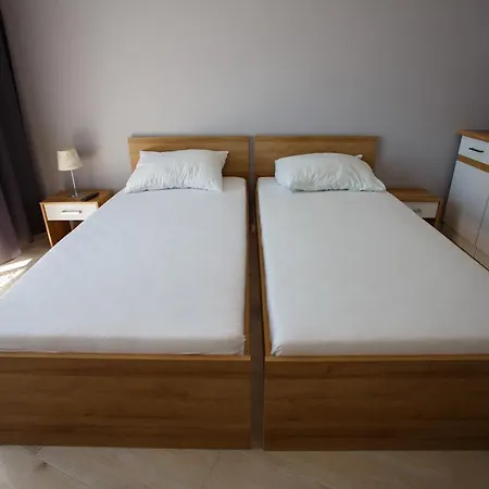 Planeta 尤斯托尼莫斯基